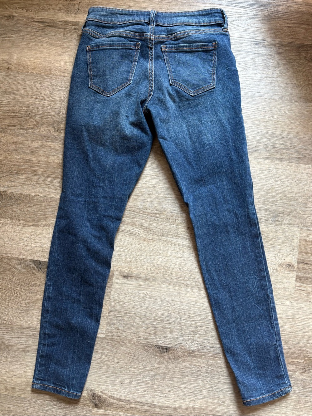 Old Navy Rockstar Super Skinny Jeans - Picture 4 of 4